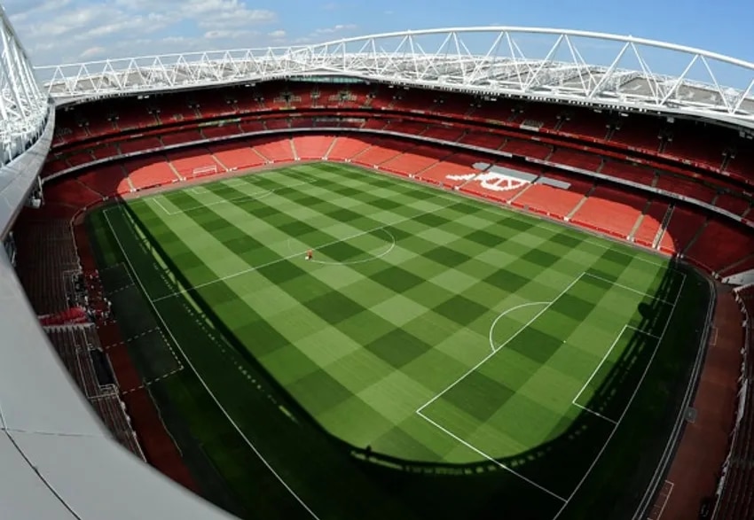 PLAY ON THE PITCH AT EMIRATES STADIUM
