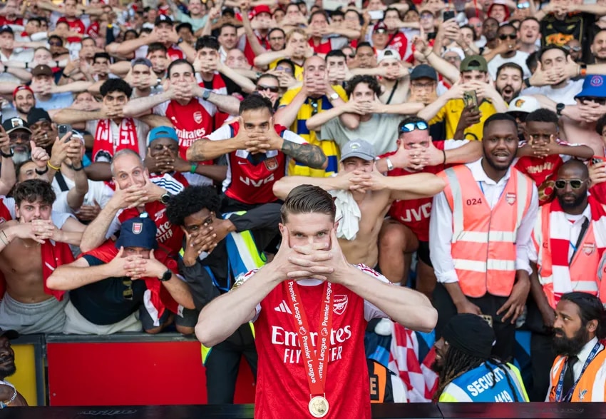 10 epic moments from our title celebrations!