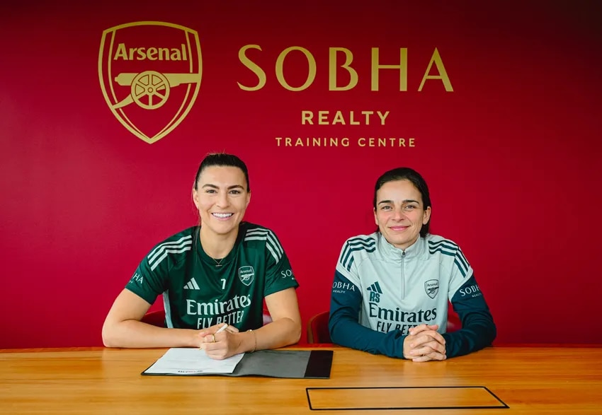 Steph Catley signs new contract