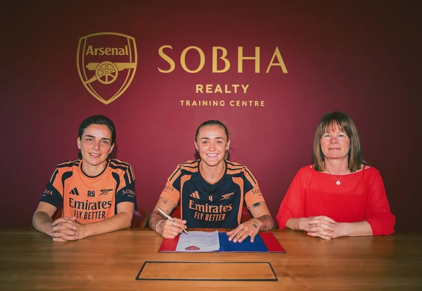Georgia Stanway signs for Arsenal