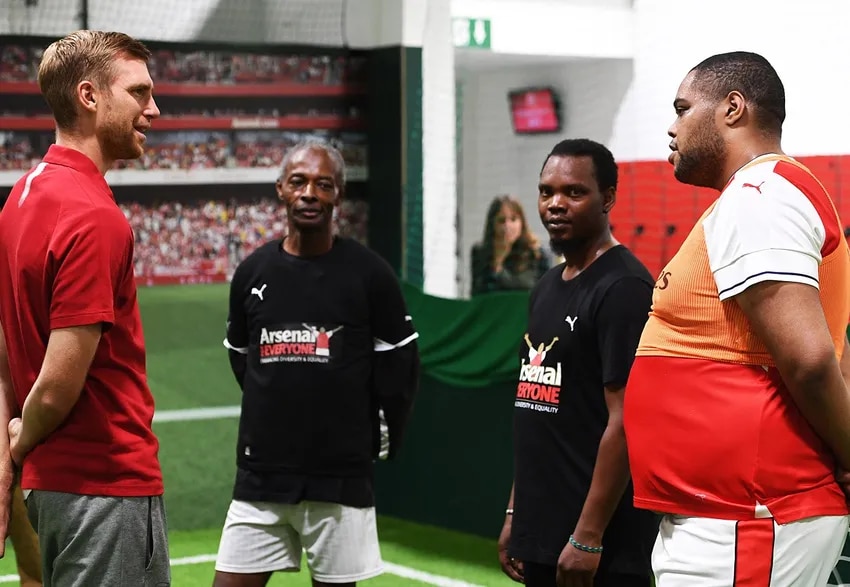 Per Mertesacker visits mental health programme
