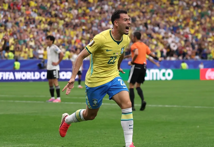 Martinelli's injury-time goal sends Brazil through