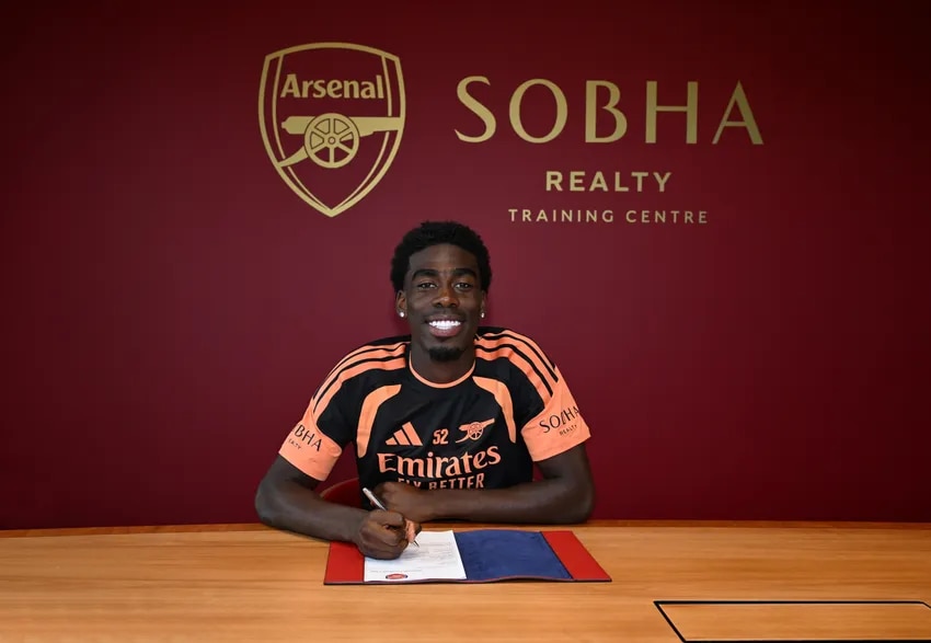 Josh Ogunnaike signs first professional contract