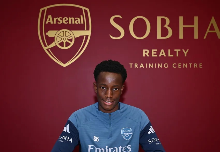 Teshaun Murisa signs first professional contract