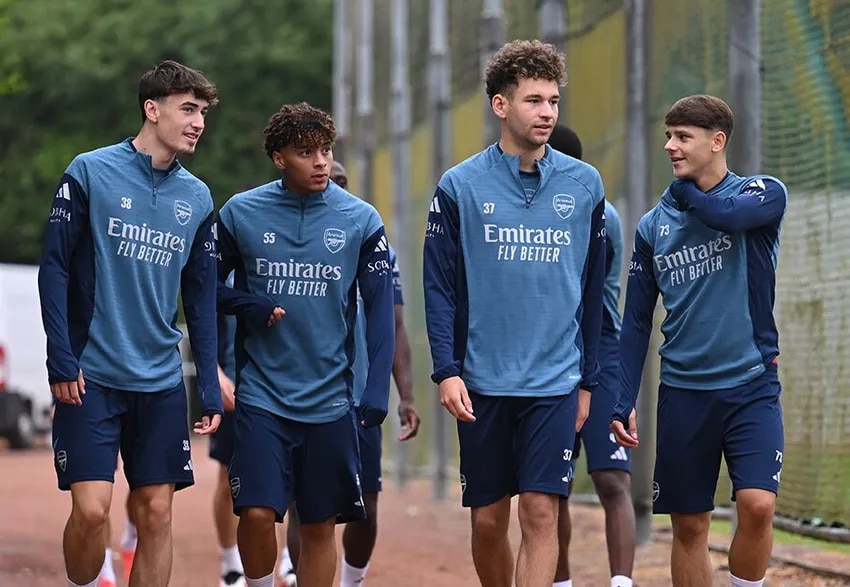 27 photos from our U21s first training session