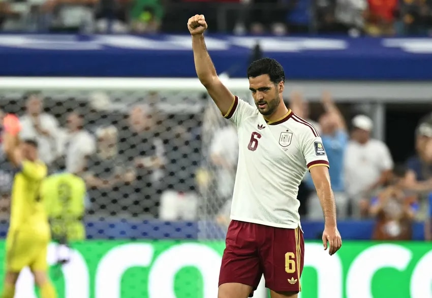 Spain trio reach World Cup after beating France