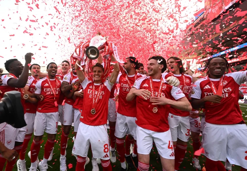 Watch the moment we lifted the Premier League trophy!