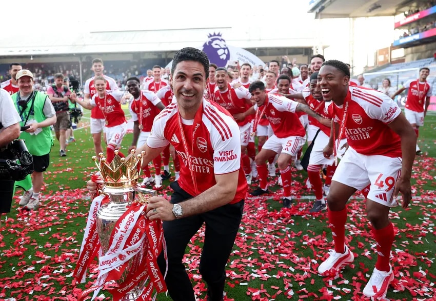 Arteta on "beautiful" trophy lift moment