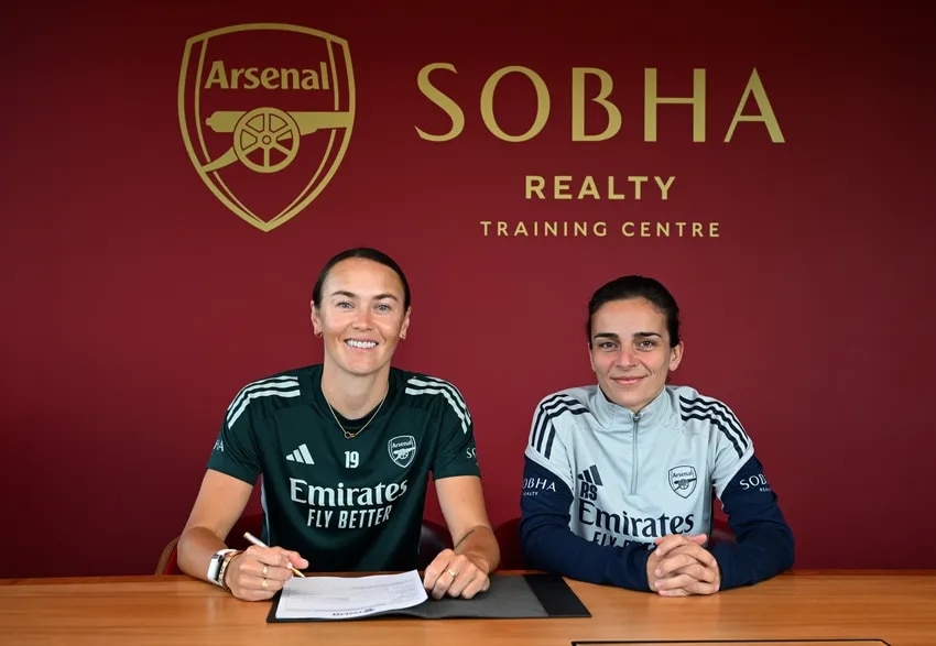 Caitlin Foord signs new contract