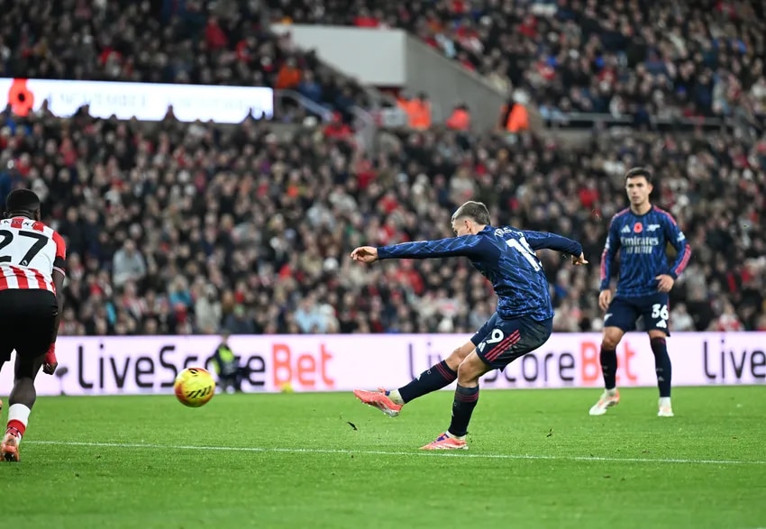 Incredible strikes in blue!