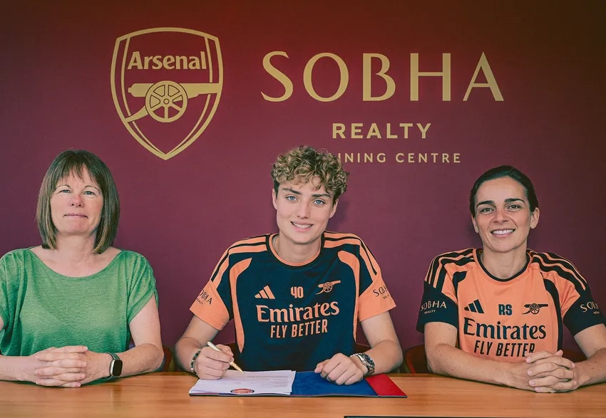 Isabella Damm signs for Arsenal