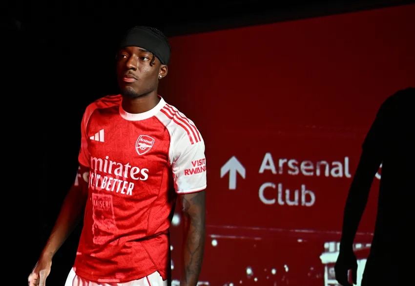 33 great photos as Madueke becomes a Gunner