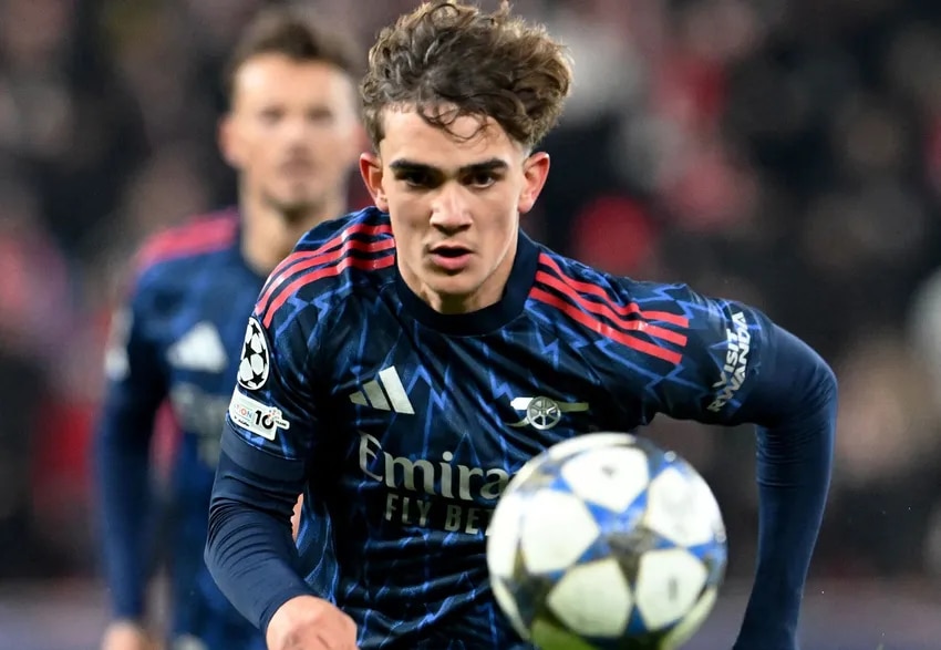 Dowman becomes youngest Champions League player