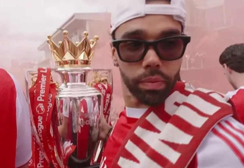 Gooners out in full flow for the title-winning parade