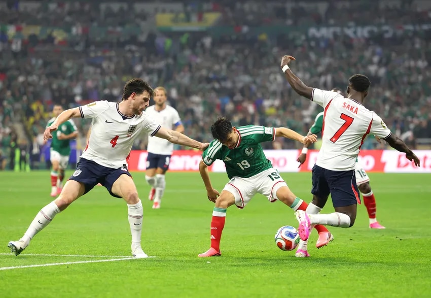 England and Norway win to set up last eight clash